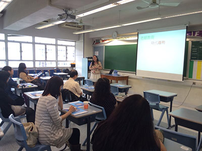 Ms Chan delivered an address at the HKT education booth during the 